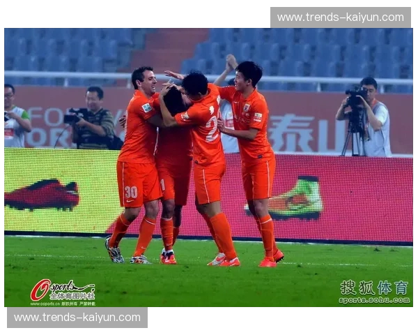 绿地申花与山东鲁能：一场足球的恩怨情仇，视频回溯经典对决